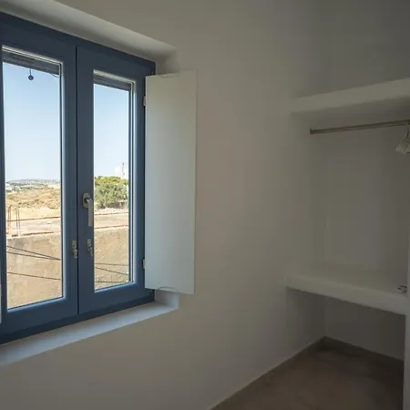 Traditional White House2 * Dhragoulas