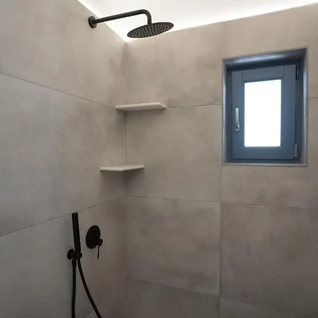 Traditional White House2 Holiday home *