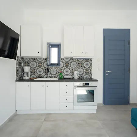 Traditional White House2 * Dhragoulas