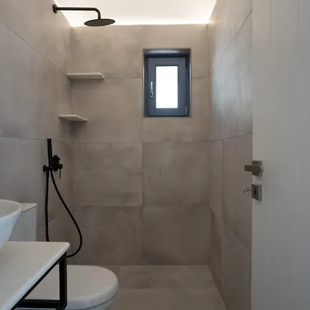 Traditional White House2 Holiday home