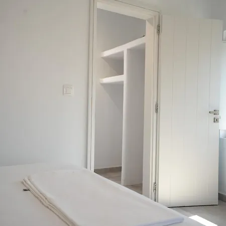 Holiday home Traditional White House2