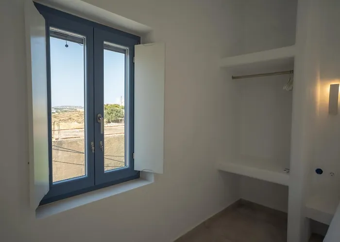 Traditional White House2 * Dhragoulas