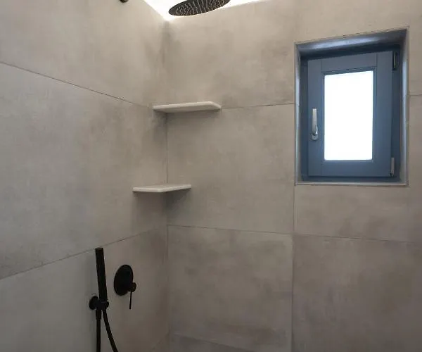 Traditional White House2 Holiday home *