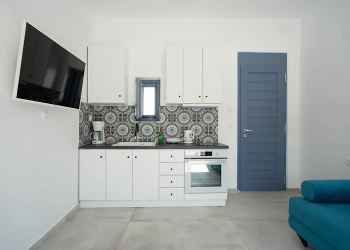 Traditional White House2 * Dhragoulas