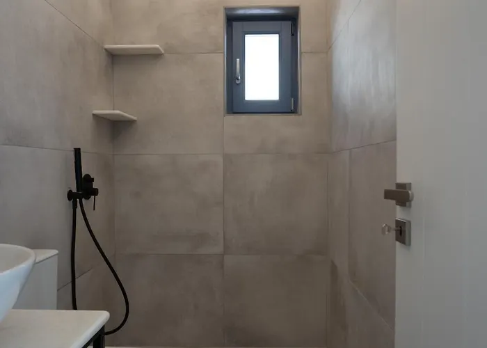 Traditional White House2 Holiday home